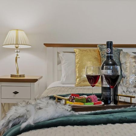 Sweet Luxury Three Rooms Apartment City Center Universitate Bucharest Exterior photo