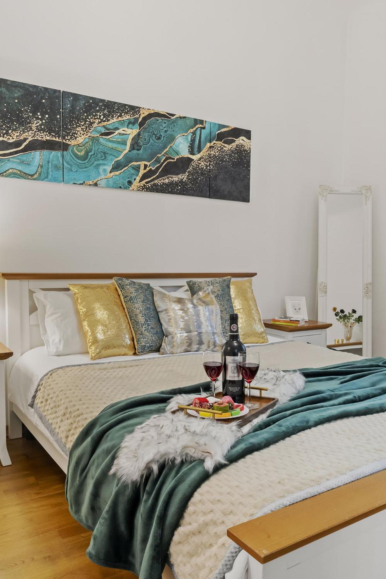 Sweet Luxury Three Rooms Apartment City Center Universitate Bucharest Exterior photo